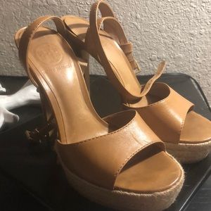 Tory Burch leather 6.5 tan wick pumps peep strap